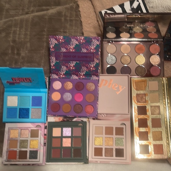 26 eyeshadow palettes. Some brand new some gently used. - Picture 6 of 6